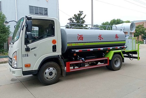 5噸灑水車(chē)多重_國(guó)六5方大運(yùn)黃牌綠化灑水車(chē)廠家價(jià)格